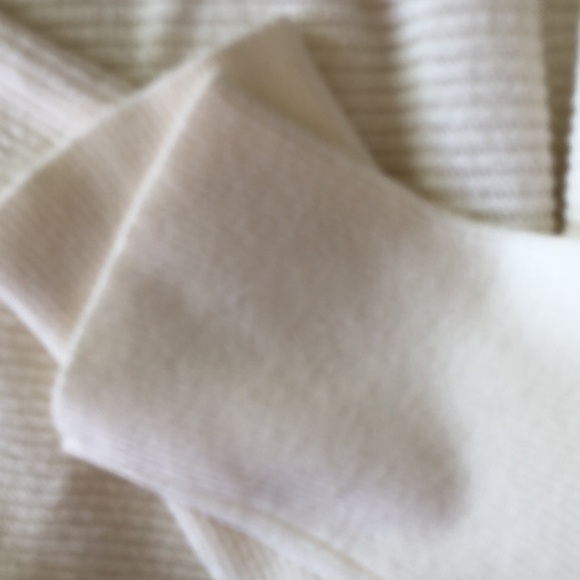 ❄️ Tommy Bahama Winter White Sweater - Picture 6 of 8